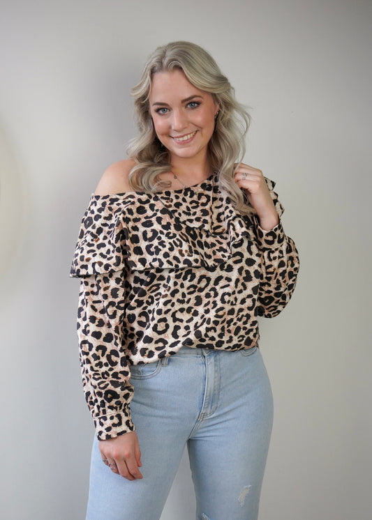 Off-shoulder blouse panterprint | Styles And More
