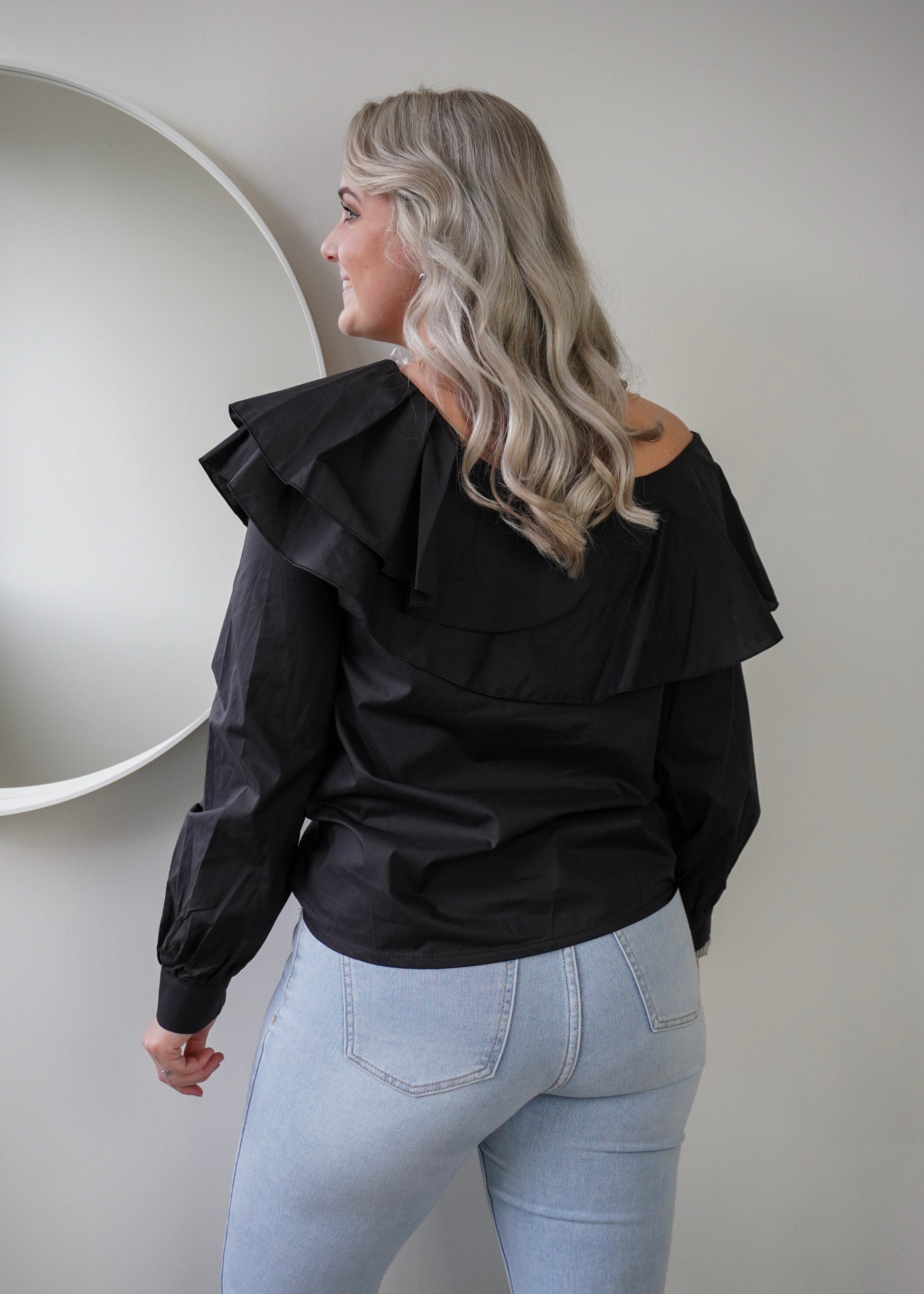 Off-shoulder blouse zwart | Styles And More